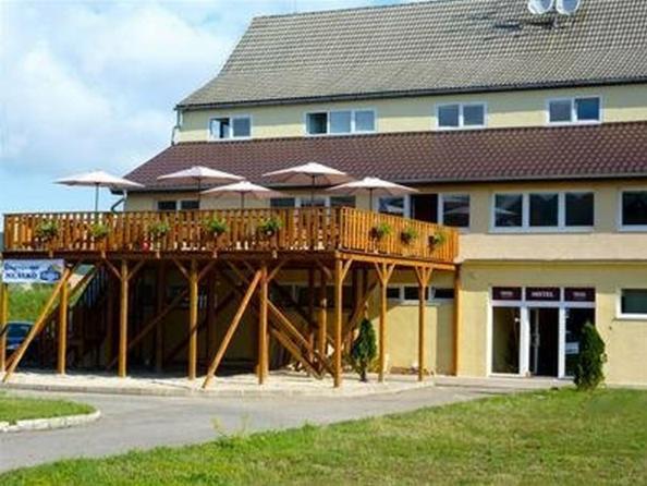 Sport Hotel Ostrov Trenčín Exteriör bild