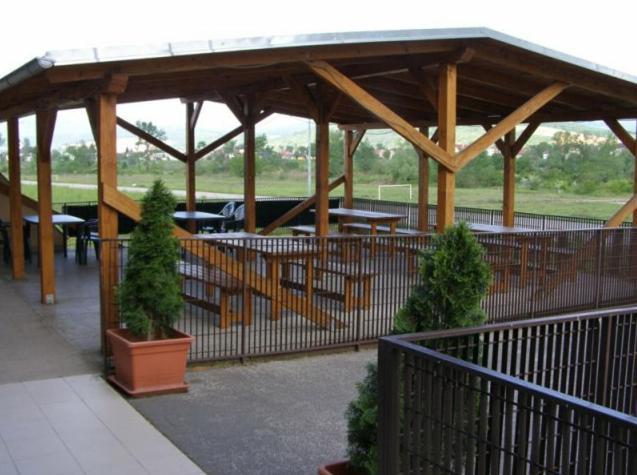 Sport Hotel Ostrov Trenčín Exteriör bild